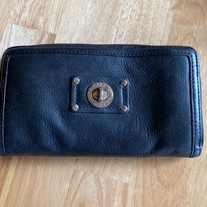 Black mark jacobs wallet